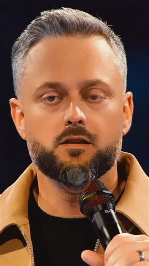 Nate Bargatze on Instagram: "Nate Bargatze is a clean, deadpan stand-up comedian known for his laid-back Southern charm and hilariously relatable storytelling. His comedy focuses on everyday life, family, marriage, and the simple confusion of being human, delivered with a calm voice and perfectly timed pauses. Nate’s humor is clever, wholesome, and accessible to all ages, making him one of the most popular clean comedians in modern stand-up. He’s best known for hit Netflix specials like The Tenn