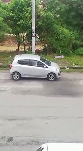 Aduh.. Org pmpuan ni, skodeng pun nak jerit-jerit. Tengok mat skodeng buat job, lubuk tupah sje dh berapa episod. Tak kira skodeng tangga uitm, tangga mall. Kalau org laki yg rakam, confirm video ni 10 minit. Lepas tu masuk group telegram | Malaysian Modders