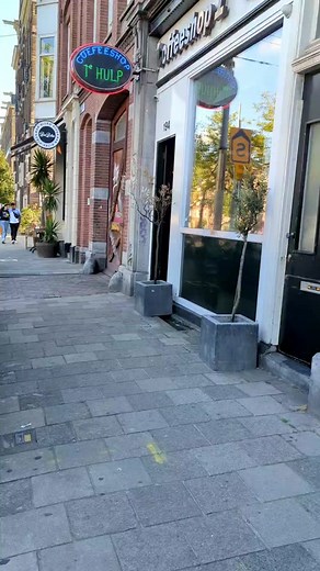 Coffeeshop 1e Hulp: Your Guide to Amsterdam's Cafés