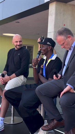 Isaac Bonga - Basketball-Weltmeister 2023 zu Gast in Neuwied 🏀 Die Highlights seines Interviews mit Stadionsprecher Marco Cicoria und Oberbürgermeister Jan Einig und Impressionen vom Meet & Greet mit den begeisterten Fans seht ihr im Video 🙌🏼 Video: Linda Krupp #basketball #weltmeister #deutschenationalmannschaft #isaacbonga #interview #champion #meetandgreet #neuwied #blickaktuell | Blick aktuell - Heimatzeitung