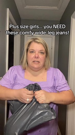 Comfort meets style with these Eytino plus size high-waisted drawstring jeans. The stretchy denim, relaxed wide-leg fit, and adjustable waist make them perfect for all-day wear while still giving you that trendy, effortless look. Dress them up or keep it casual—either way, they’re a must-have for your denim rotation. #plussizefashion #plussizejeans #curvyfashion #eytino #widelegjeans