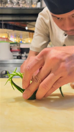 26K views · 1.5K reactions | เบสิค ทำของตกแต่งจานอาหาร สวยงาม Basics of making beautiful food decorations #art #reelsvideoシ #skills #cucumber วุฒิชัย โสดา | Aum Wudthichai Soda | Facebook