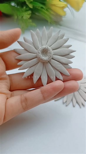 DIY easy handmade clay flower for jewellery making #handmade #clay #smallbusiness @craftful_attic