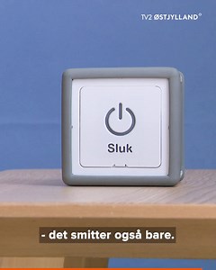 En terning med navnet 'Memory Cube' skal hjælpe til at øge livskvaliteten og mindske ensomheden for personer med demens ❤️ Terningen er forbundet til tv’et, og kan vise billeder og videoer, når den drejes. Den blev præsenteret til DemensDagene, som er en årlig konference om demens 💪 | TV2 Østjylland