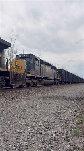 CSX SD40-2 older locomotive #csx #train #railfanning #railfan