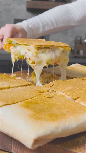 Follow us for delicious cheesy recipes! 😍🧀🤤 #cheesepull #cheeselover #SARGENTOcheese #recipes | Sargento Cheese