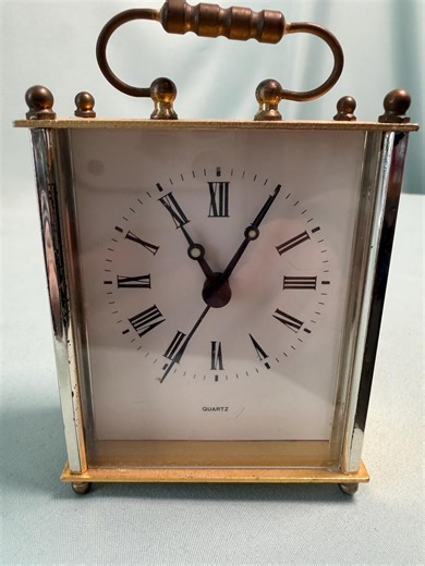 Vintage Gold Tone Quartz Clock