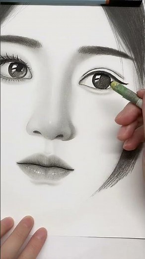 How to draw a realistic eye