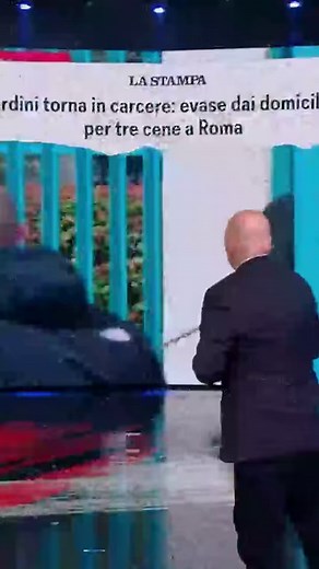 35K views · 810 reactions | Maurizio Crozza "A Salvini sta veramente andando tutto storto, solo SFIGHE!" #F#FratelliDiCrozza | Fratelli di Crozza | Facebook