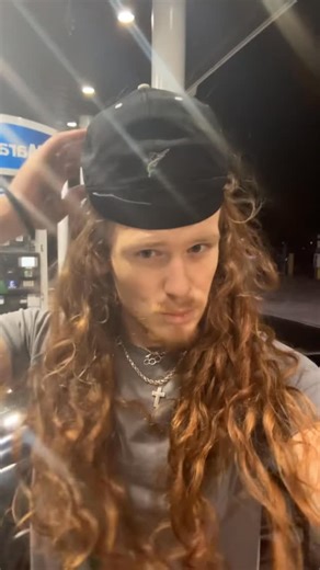 Logan stowers on Instagram: "hi i’m the hair care king how are ya?😜 noaddedbs.com if you want hair growth comment or dm me “GROWTH” and i’ll send you my exact routine and the products I use 😁 #hair #hairgrowth #hairtransformation #menshair #hairmaxxing longhair healthyhair redhair ginger hairinspo hairgoals viralhair fyp foryoupage"