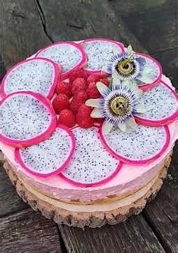 Apple pie with raspberry mousse and dragon fruit