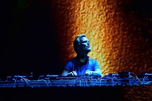 5 Country-EDM Songs Inspired by Avicii