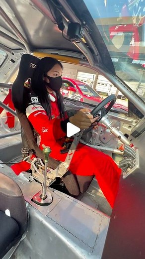 강미지 Racing Driver Kang Miji 🏎🇰🇷 on Instagram: "City Drift Battle 🚗💨 I am experiencing many things in China!🇨🇳 The Zhengzhou Speedway Circuit has a high and low difference, so it’s a really fun, technical circuit! I‘m so excited! 😱"