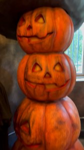 We love the All Hallows Eve Boutique at Islands of Adventure. There is always so much spookiness in there all year round. #universalorlando #universalorlandoresort #islandsofadventureorlando #universalstudios #spooky #halloween | Freaks of Halloween Horror Nights