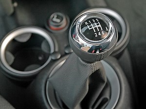 MT車のメリットとは？速くて燃費が良くて安全はウソ！？