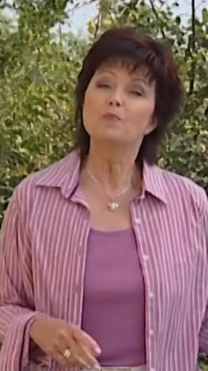 Carike Keuzenkamp - Ghoempie Ghoemp Groove #singinafrikaans #carikekeuzenkamp #ghoempieghoempgroove #ghoempie #afrikaans #musiek #tiktoksouthafrica #suidafrika #musiekvideo #viral #trending #fyp #afrikaansemusiek #afrikaansemense #afrikaanstiktok #music #nostalgia #nostalgie