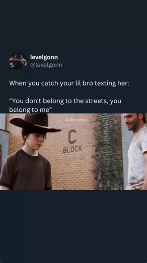 GONN on Instagram: "日本利用压电瓷砖将脚步转化为电能。这些瓷砖捕捉来自你脚步的动能。当你行走时，你的重量和动作会对瓷砖产生压力。瓷砖会轻微弯曲，从而产生机械应力。瓷砖内部的压电材料将这种应力转化为电能。每一步都会产生少量电荷，而数百万步结合在一起就能产生足够的电力来驱动LED 灯、数字显示屏和传感器。在像涩谷车站这样繁忙的地方，每天大约有 240万个脚步为这一系统作出贡献。这些电能可以被储存或立即使用，从而减少对传统电力来源的依赖，并支持可持续的城市基础设施。这种方法将日常运动转化为实用的可再生能源＃日本#知识＃事实#你知道吗＃推荐 #科技 #创新 #历史 #技术#实验#热门日本利用压电瓷砖将脚步转化为电能。这些瓷砖捕捉来自你脚步的动能。当你行走时，你的重量和动作会对瓷砖产生压力。瓷砖会轻微弯曲，从而产生机械应力。瓷砖内部的压电材料将这种应力转化为电能。每一步都会产生少量电荷，而数百万步结合在一起就能产生足够的电力来驱动LED 灯、数字显示屏和传感器。在像涩谷车站这样繁忙的地方，每天大约有240万个脚步为这一系统作出贡献。这些电能可以被储存或立即使用，从而减少对传统