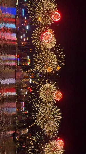 香港國慶煙花盛宴：維港的璀璨夜空