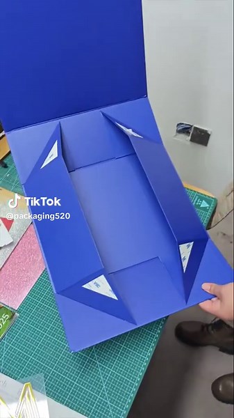 How to print the company logo on the packaging? #companylogo #branddesign #branding #packagingdesign #graphicdesigner #smallbusinesstips_ #logodesign