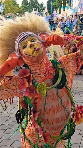 Disneyland Paris, It's the autumn season. Funny creatures are out to play! Disney Stars on Parade