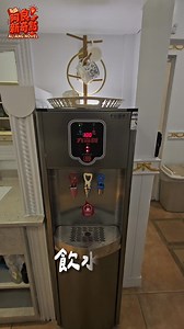 💰台北不到$1000住膠囊旅館?! 廁所、浴室、吹風機、Wi-Fi全包！離捷運只要走6分鐘🚶‍♂️ 台北市中心也能找到CP值超高住宿！ 這間【橙舍青年旅舍（台北一館）】 💤 膠囊旅館一晚不到$1000 🚿 有廁所、浴室、飲水機、吹風機 💻 免費Wi-Fi、公共空間可辦公 🚇 離捷運站走路只要6分鐘 📍108台北市萬華區漢口街二段41號 想要省住宿費又不犧牲舒適度？ 這裡真的很適合短期旅行或自由行的你✨ #台北住宿推薦 #平價旅館 #背包客天堂 #台北青年旅館 #膠囊旅館 #橙舍青年旅舍 #TaipeiHostel #BudgetTravelTaipei #台北自由行 #CP值住宿 #台北旅遊 #TaipeiCapsuleHotel #阿良新奇點 | 阿良新奇點