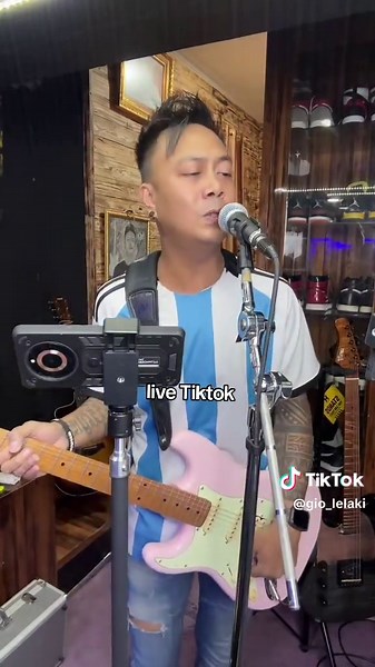Lagu Andra & The Backbone: Gio Lelaki Live TikTok