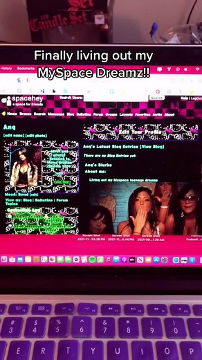 Exploring the 2000s Myspace Aesthetic