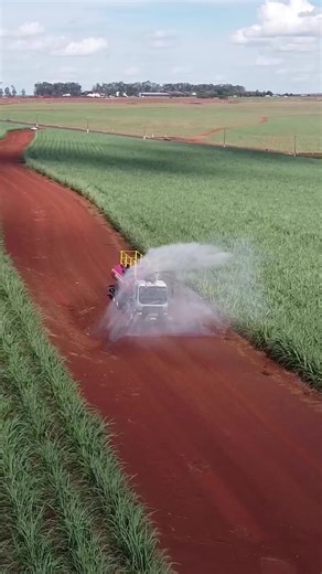 TMA Máquinas on Instagram: "Força que você controla, trazendo mais segurança na sua operação! 💪💦 Este é o Motobomba CBX TMA: robustez, eficiência e tecnologia embarcada, com canhões direcionais e versões de 15.000L e 18.000L, para enfrentar grandes desafios. Fale com a TMA e saiba mais sobre este lançamento! 📲 #BrigadaDeIncêndio #Queimadas #Agro #ControleDeIncêndio #Brigadistas #Bombeiro #AgroTech"