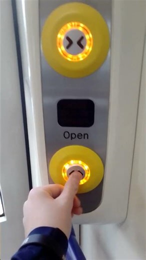 Class 170 doors cpening and announcement