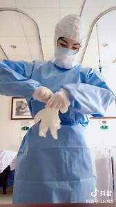 1.7M views · 9K reactions | ‍⚕️ Ci-dessous les images qui nous viennent de #Chine À Wuhan comment le personnel de santé s'équipe avant de soigner les malades du #coronavirus ⤵️ Nos soignantes et nos soignants n’ont parfois aucune de ces protections. Vous entendez ? Aucune d’entre elles. Masques, blouses, charlottes, sur-blouses, gants, lunettes et j’en passe. La vie, plutôt que leurs profits ! | Mathilde Panot | Facebook
