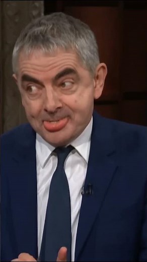 Mr. Bean’s Hilarious Stage Moment 😂