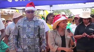 MEC for Gauteng Department of Social Development and Gauteng Department of Agriculture, Rural Development & Environment Mbali Hlophe - ‘We don’t only want to provide you with food parcels but we also want to ensure that you are able to sustain yourselves through farming’. #SustainableLiving #FetsaTlala #FoodSecurity #WeServeGauteng #GrowingGautengTogether | Gauteng Department of Social Development