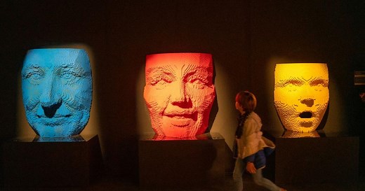 L’exposition évènement qui transforme le Lego en art ouvre à Lyon