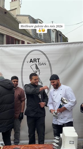 Élue Meilleure galette des rois catégorie Essonne 👑 Notre galette a remporté le prix de la meilleure galette des rois catégorie Essonne, grâce bien sûr au travail et au savoir-faire de nos équipes, qui mettent tout leur cœur chaque jour. Et comme vous l’aimez tant : la galette est de retour en boutique 🥐👑 Merci encore pour ce soutien incroyable. On vous attend pour vous régaler ✨ 🥐 L’ARTisan – Boulangerie Pâtisserie 📍12 rue Maurice Sabatier, 91170 Viry-Châtillon ⏰ du mardi au dimanche de 6h