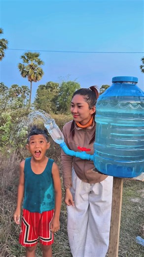 Survival Skills: SMART idea and USEFUL water gadget #bushcraft #campping#outdoors #useful #idea