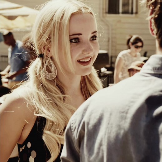 Dove Cameron in Shameless: Holly Herkimer's Iconic Role