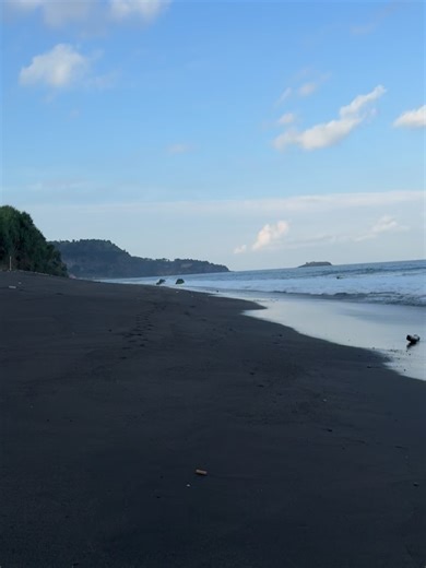 Ash S on Instagram: "Beach day, but make it edgy"