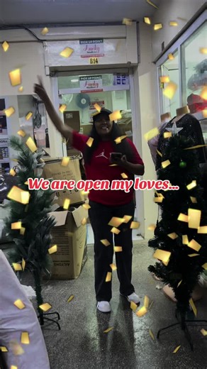 Aunty Madi Roo's Holiday Hours Announcement