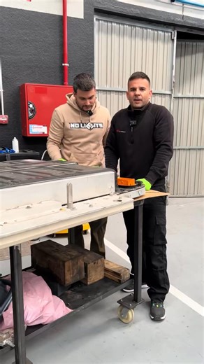 ¿Qué es peor？ 🤔 victorius_garage • • #bateria #cocheelectrico #motor #mecanicodeltiktok #reparacion Part 1 | Ángel Gaitan Gtautomocion