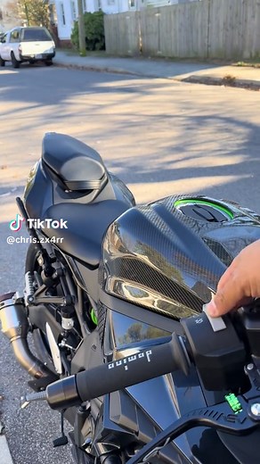 Exploring the Kawasaki ZX4RR: Best Sound and Cleanest Design