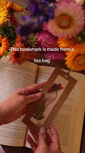 I used a wet and clean tea bag, pressed flowers, and a mixture of school glue and water to make this bookmark. Its a neat method that I figured out a while back and have been playing a lot with. Hope you like it #trashtoart #diybookmark #diycrafts #teabagart