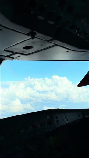 Pilot's View From 35,000 Feet 👨‍✈️☁️