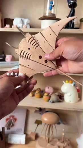 3 things make a great automaton: beautiful design, skilled hands, and a mechanism that just works. 🪵