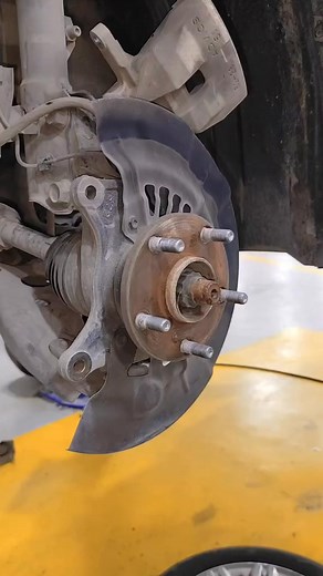 install new brake pads and rotor resurfacing #howto #usacars #mechanic | Kai Clark | Facebook