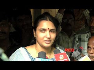 Actress Sukanya pays homage to legendary Tamil poet and lyricist Vaali [ RED PIX ]