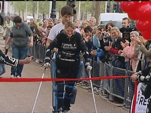 'Bionic' woman Claire Lomas completes London Marathon