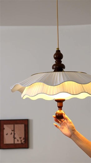 Belle Époque Pleated Pendant Light – Elegant pleats, timeless sophistication