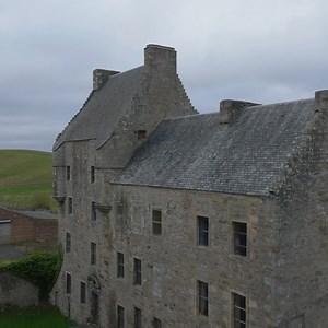 Welcome to Lallybroch! - Midhope Castle, West Lothian; filming location for Lallybroch in Outlander 😊🏴󠁧󠁢󠁳󠁣󠁴󠁿 | Scotdrone