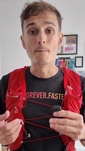 💧 Porter un gilet d’hydratation pour courir 20 minutes ? ➡️ Ce n’est pas ridicule !!!! On doit arrêter de juger les gens à leur équipement. Que tu portes un gilet, des chaussures carbone ou le dernier short technique à la mode… ça ne définit pas ton niveau. Ce qui compte, c’est ton plaisir, ta progression et ta liberté de courir. 👉 L’essentiel, c’est de se sentir bien. Le reste, on s’en fout. #running #coureur #entrainement #courseapied #marathon #trail #runaddict #runningcommunity #hydratatio