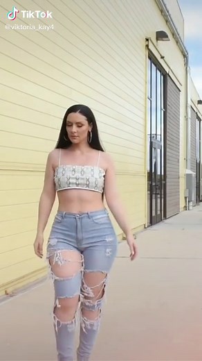 #fitnesschallenge #fashonnova #style #fashioncurvy #foryoupage #fashionhacks #fashionchallenge #foryou #lifebuoykarona